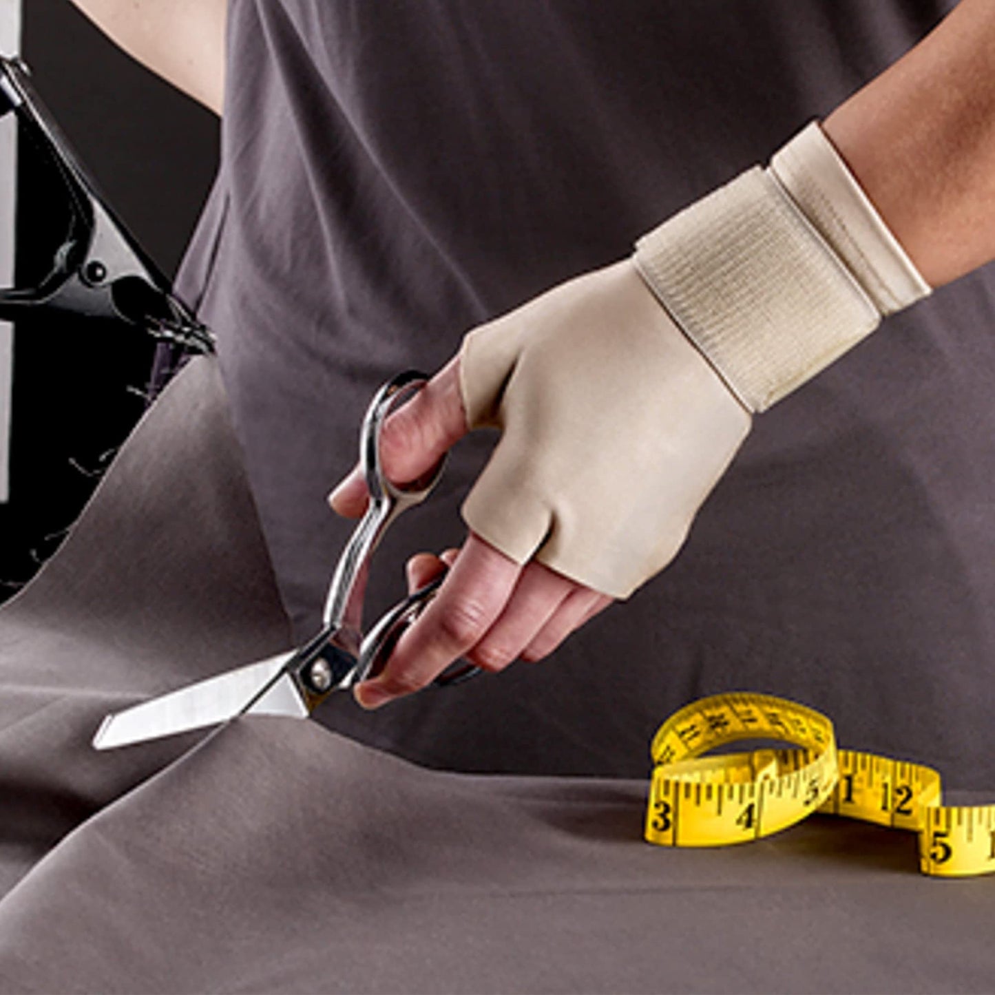 FUTURO™ Compression Glove, 09183ENR, S/M